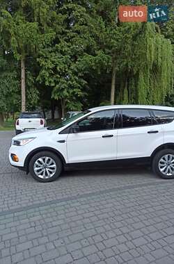 Внедорожник / Кроссовер Ford Escape 2017 в 