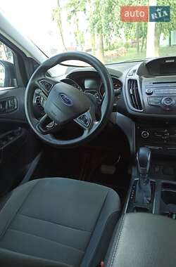 Внедорожник / Кроссовер Ford Escape 2017 в 