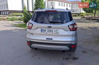 Внедорожник / Кроссовер Ford Escape 2018 в 