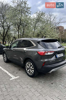 Внедорожник / Кроссовер Ford Escape 2020 в 