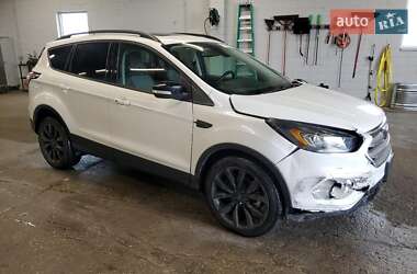 Внедорожник / Кроссовер Ford Escape 2017 в 