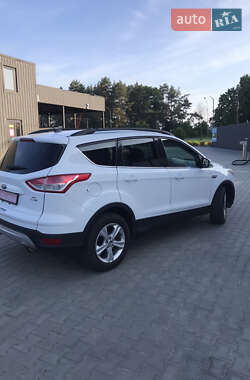 Внедорожник / Кроссовер Ford Escape 2016 в 