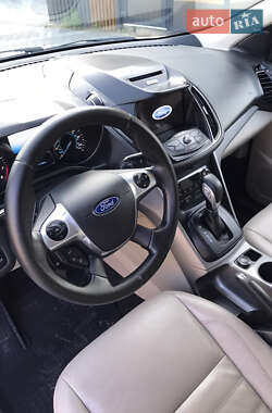 Внедорожник / Кроссовер Ford Escape 2016 в 