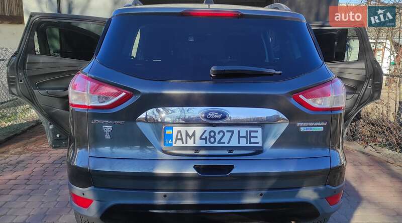 Внедорожник / Кроссовер Ford Escape 2015 в Мирополе