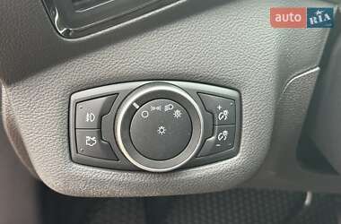 Внедорожник / Кроссовер Ford Escape 2015 в 