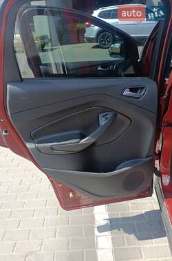 Внедорожник / Кроссовер Ford Escape 2014 в 
