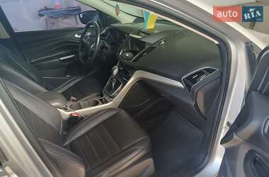 Внедорожник / Кроссовер Ford Escape 2012 в 