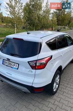 Внедорожник / Кроссовер Ford Escape 2017 в 