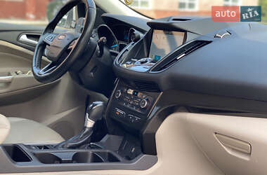 Внедорожник / Кроссовер Ford Escape 2016 в 