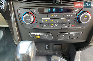 Внедорожник / Кроссовер Ford Escape 2016 в 