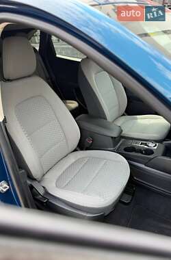 Внедорожник / Кроссовер Ford Escape 2020 в 