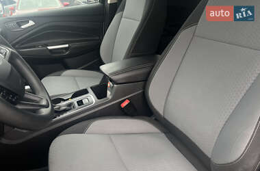 Внедорожник / Кроссовер Ford Escape 2017 в 