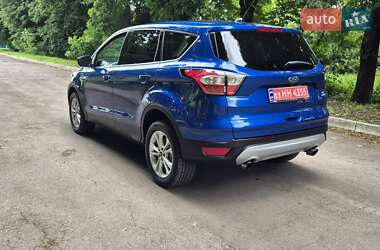 Внедорожник / Кроссовер Ford Escape 2017 в 