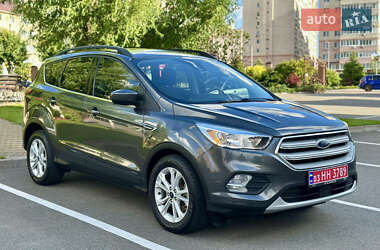 Внедорожник / Кроссовер Ford Escape 2018 в 
