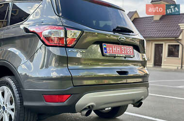 Внедорожник / Кроссовер Ford Escape 2018 в 