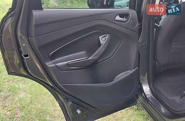 Внедорожник / Кроссовер Ford Escape 2015 в 