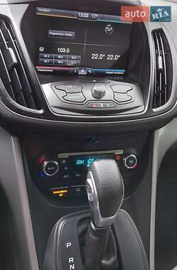 Внедорожник / Кроссовер Ford Escape 2015 в 
