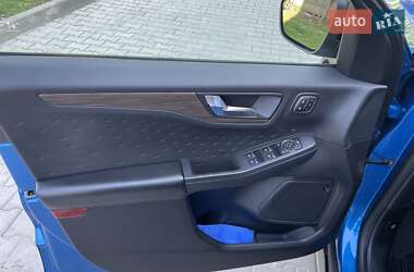 Внедорожник / Кроссовер Ford Escape 2020 в 