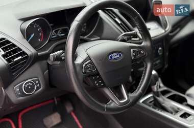 Внедорожник / Кроссовер Ford Escape 2017 в 
