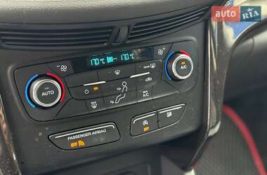 Внедорожник / Кроссовер Ford Escape 2017 в 