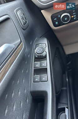 Внедорожник / Кроссовер Ford Escape 2019 в 