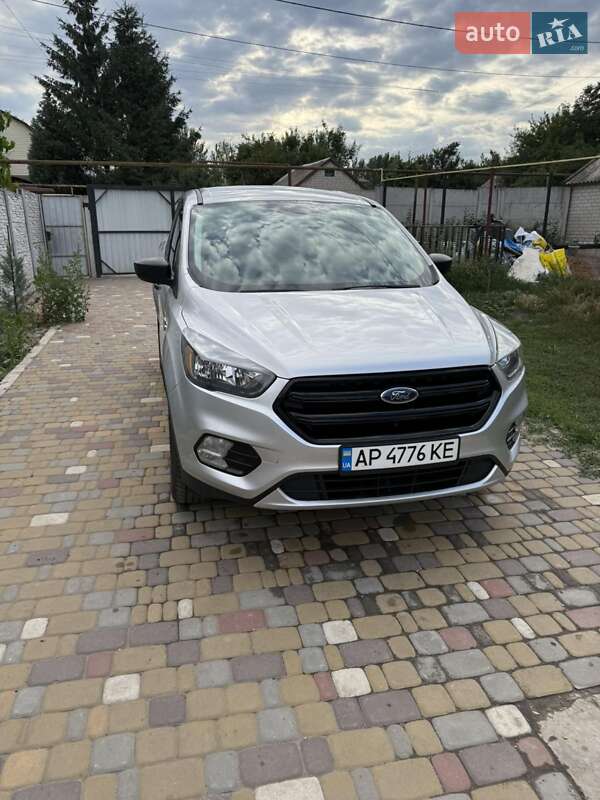 Внедорожник / Кроссовер Ford Escape 2019 в 