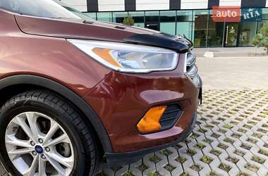 Внедорожник / Кроссовер Ford Escape 2018 в 