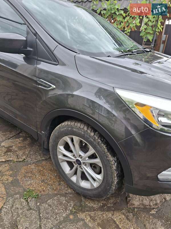Внедорожник / Кроссовер Ford Escape 2016 в Умани