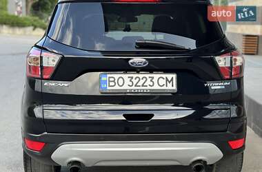 Внедорожник / Кроссовер Ford Escape 2016 в 