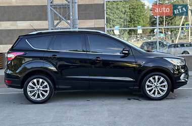 Внедорожник / Кроссовер Ford Escape 2016 в 