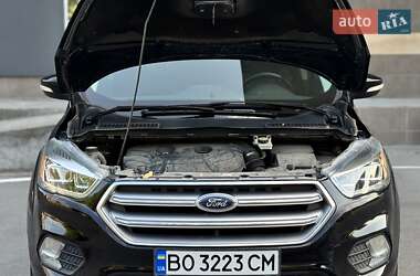 Внедорожник / Кроссовер Ford Escape 2016 в 