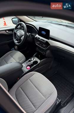 Внедорожник / Кроссовер Ford Escape 2020 в 