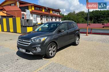 Внедорожник / Кроссовер Ford Escape 2019 в Львове