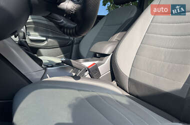 Внедорожник / Кроссовер Ford Escape 2016 в 