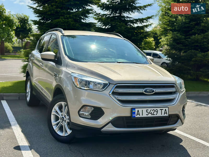 Внедорожник / Кроссовер Ford Escape 2018 в 