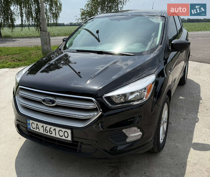 Внедорожник / Кроссовер Ford Escape 2017 в 