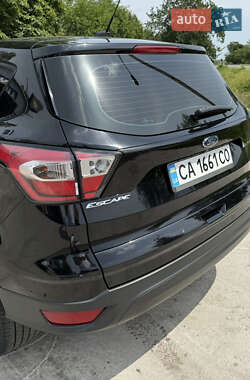 Внедорожник / Кроссовер Ford Escape 2017 в 