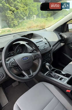 Внедорожник / Кроссовер Ford Escape 2017 в 