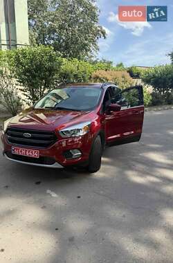 Внедорожник / Кроссовер Ford Escape 2019 в 