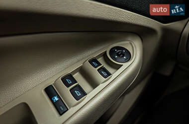 Внедорожник / Кроссовер Ford Escape 2014 в 