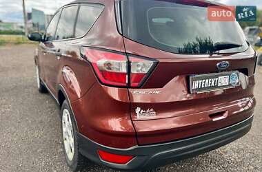 Внедорожник / Кроссовер Ford Escape 2018 в 