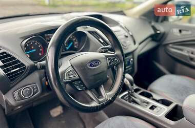 Внедорожник / Кроссовер Ford Escape 2018 в 