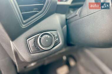 Внедорожник / Кроссовер Ford Escape 2018 в 