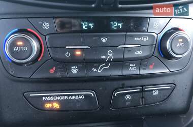 Внедорожник / Кроссовер Ford Escape 2016 в 