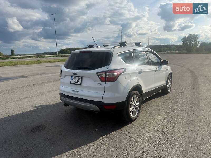 Внедорожник / Кроссовер Ford Escape 2016 в 