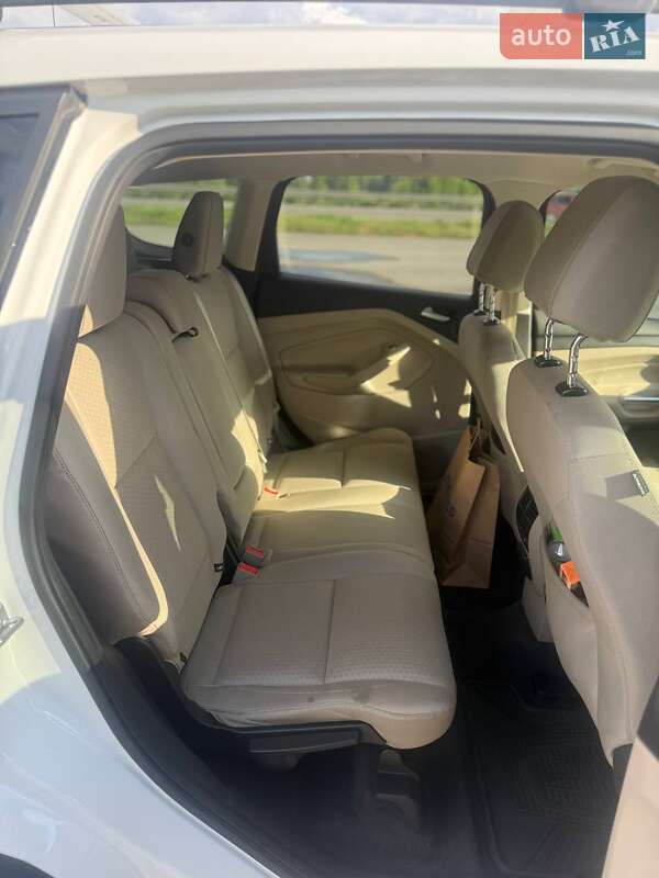 Внедорожник / Кроссовер Ford Escape 2016 в Полтаве