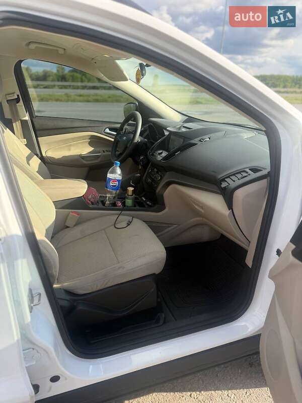 Внедорожник / Кроссовер Ford Escape 2016 в Полтаве