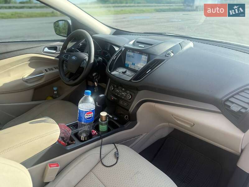 Внедорожник / Кроссовер Ford Escape 2016 в Полтаве