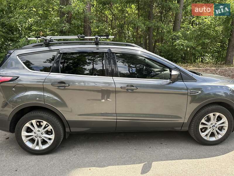 Внедорожник / Кроссовер Ford Escape 2017 в 