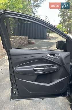 Внедорожник / Кроссовер Ford Escape 2017 в 